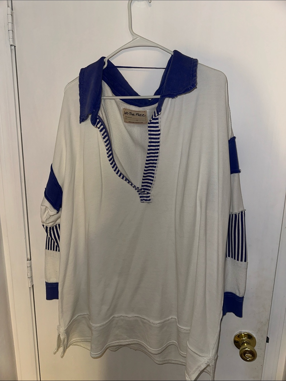 Free People Women’s White Pullover with Navy Trim & stripes sz large